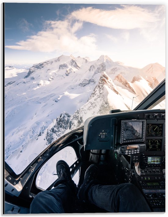 Dibond - Uitzicht op Besneeuwde Bergen en Bedieningstoestel vanuit Helikopter - 30x40 cm Foto op Aluminium (Met Ophangsysteem)