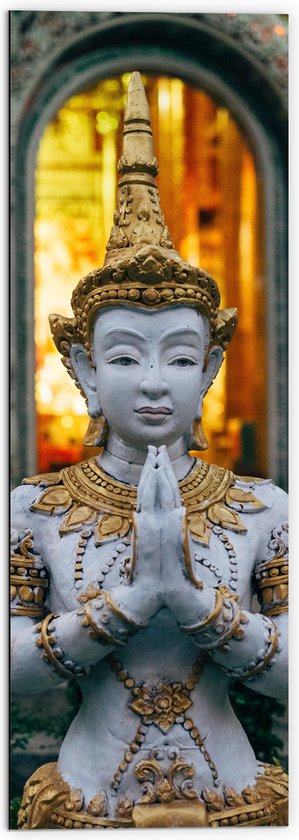 Dibond - Grijze Boeddha voor Tempel met Gouden Details - 50x150 cm Foto op Aluminium (Wanddecoratie van metaal)