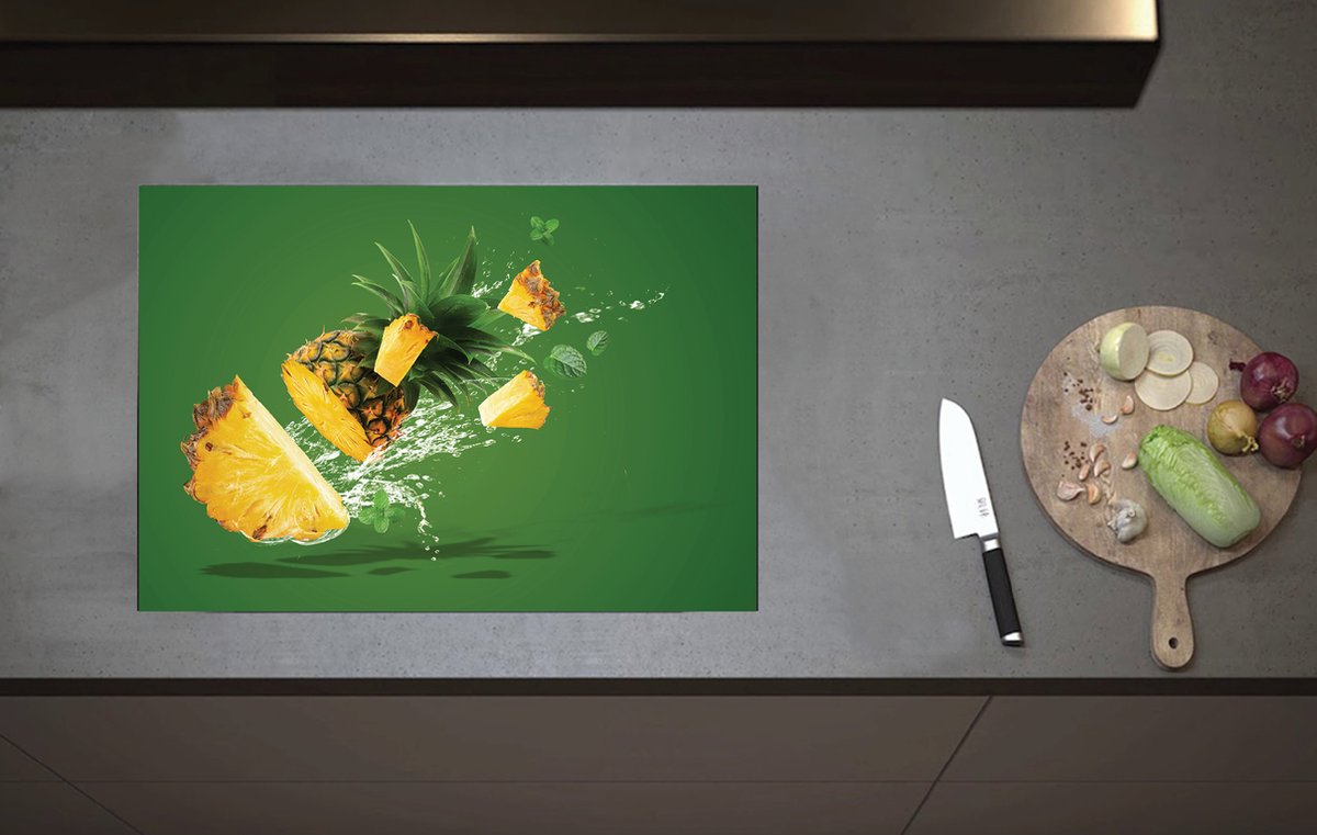 Inductieplaat Beschermer - Gele Ananas in Stukken tegen Groene Achtergrond - 70x52 cm - 2 mm Dik - Inductie Beschermer van Vinyl