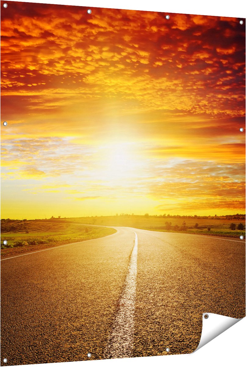Gards Tuinposter Zonsondergang Over de Weg met een Rode Lucht - 120x150 cm - Tuindoek - Tuindecoratie - Wanddecoratie buiten - Tuinschilderij Multikleur