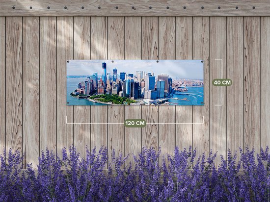 Gards Tuinposter New York Als een Eiland vanuit de Lucht - 120x40 cm - Tuindoek - Tuindecoratie - Wanddecoratie buiten - Tuinschilderij