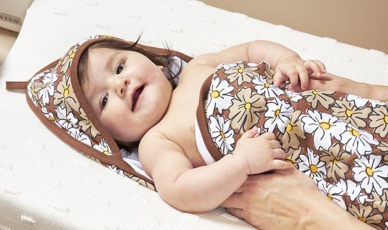 Meyco Baby Vintage Flower badcape - chocolate - 90x90cm van Meyco — afbeelding 4