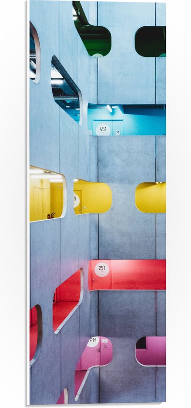 PVC Schuimplaat - Uitzicht op Gekleurde Verdiepingen van Hotel - 20x60 cm Foto op PVC Schuimplaat (Met Ophangsysteem)