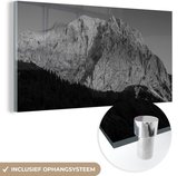 MuchoWow® Glasschilderij 160x80 cm - Schilderij acrylglas - Het Prisojnik gebergte in het Nationaal park Triglav in Slovenië - zwart wit - Foto op glas - Schilderijen