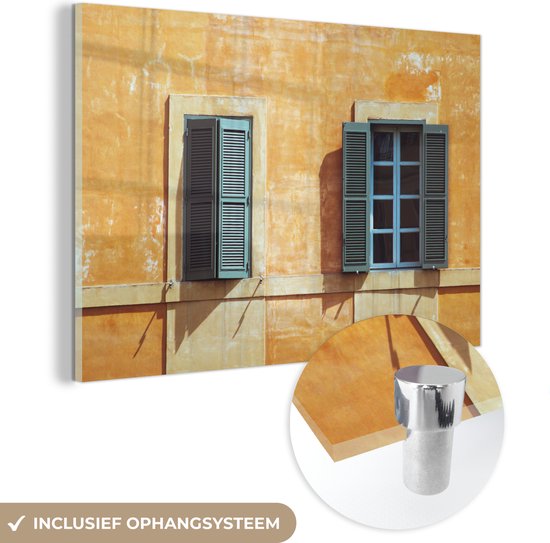 MuchoWow® Glasschilderij 30x20 cm - Schilderij acrylglas - Twee ramen met luiken tegen een oranje muur in Rome - Foto op glas - Schilderijen