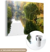 MuchoWow® Glasschilderij 160x120 cm - Schilderij acrylglas - Treurwilg over het water - Foto op glas - Schilderijen