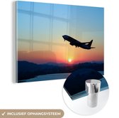 MuchoWow® Glasschilderij 60x40 cm - Schilderij acrylglas - Opstijgend vliegtuig bij zonsondergang - Foto op glas - Schilderijen