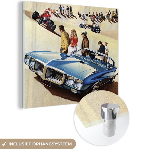 MuchoWow® Glasschilderij 20x20 cm - Schilderij acrylglas - Illustratie van een klassieke blauwe auto op zandduinen - Foto op glas - Schilderijen
