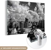 MuchoWow® Glasschilderij 60x40 cm - Schilderij acrylglas - De grote stad Belo Horizonte in Brazilië - zwart wit - Foto op glas - Schilderijen