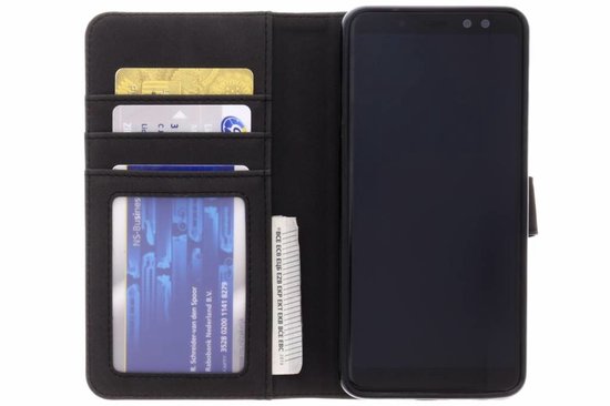 Zwarte lederen telefoonhoes geopend, met een smartphone, drie kaartsleuven en een venster.