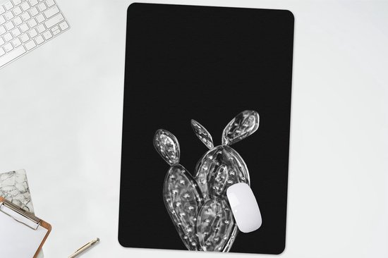 Bureau onderlegger 40x60 cm - Muismat Bladeren van een cactus op een zwarte achtergrond - zwart wit - Bureaulegger xl - Desk mat beschermer - Computer muismatten