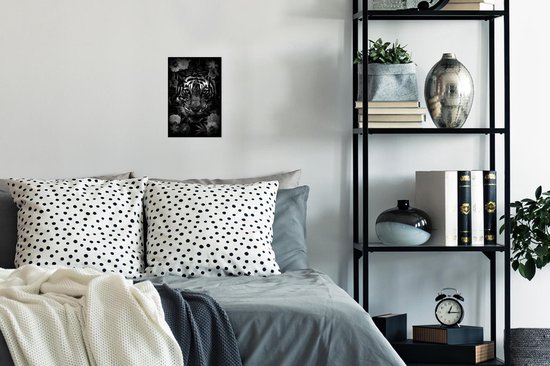 Affiche Tigre parmi les fleurs - noir et blanc - 20x30 cm