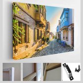 Ayvalik, Turkije - 08 November 2018: Kleurrijke historische straatmening in Cunda eiland Ayvalik Town - Modern Art Canvas - horizontaal - 1226642389