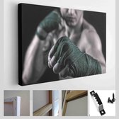 Close-up van bokserhand klaar voor strijd. concept. Sterke armen en gebalde vuisten - Modern Art Canvas - Horizontaal - 539938762