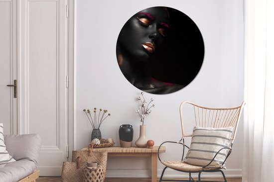 Femme noire avec détails Assiette en plastique cercle mural ⌀ 150 cm - impression photo sur cercle mural / cercle vivant (décoration murale)