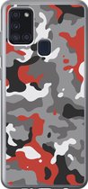 Geschikt voor Samsung Galaxy A21s hoesje - Camouflage patroon met rode accenten - Siliconen Telefoonhoesje - Verjaardag cadeau tiener