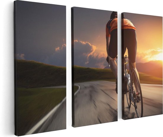 Artaza Canvas Schilderij Drieluik Wielrennen Fietser op de Weg bij Zonsondergang - 120x80 - Foto Op Canvas - Canvas Print