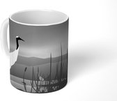 Mok - tekening van een Chinese kraanvogel bij ondergaande zon - zwart wit - 350 ML - Beker