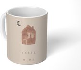 Mok - Koffiemok - Spreuken - Quotes Hotel Mama - Moederdag cadeautje - Moeder - Mokken - 350 ML - Beker - Koffiemokken - Theemok - Mok met tekst