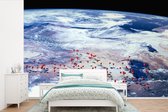 Behang - Fotobehang De aarde met rode pinnen - Breedte 525 cm x hoogte 350 cm