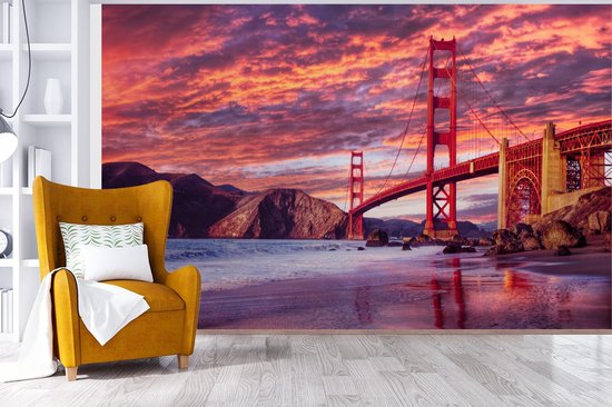 Papier peint photo vinyle - Le pont du Golden Gate avec un beau ciel violet largeur 385 cm x hauteur 240 cm - Tirage photo sur papier peint (disponible en 7 tailles)