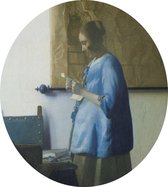 Brieflezende vrouw in blauw, Johannes Vermeer - Foto op Dibond - ⌀ 60 cm