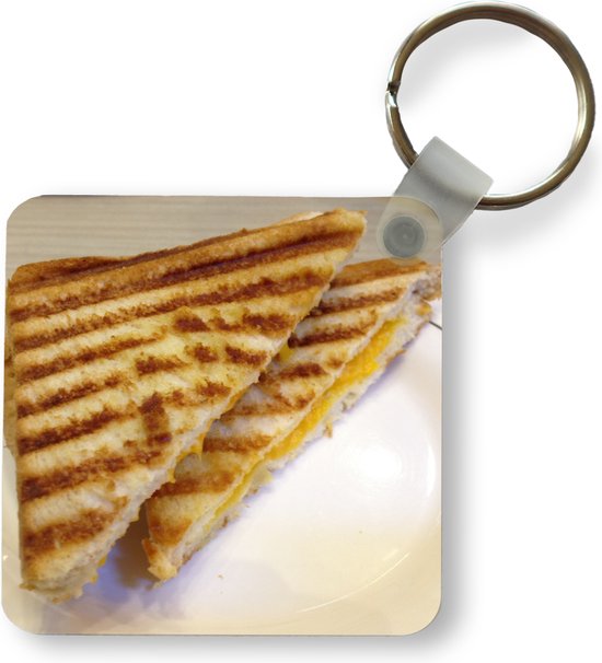 Sleutelhanger - Uitdeelcadeautjes - Geroosterde kaas tosti op wit bord - Plastic
