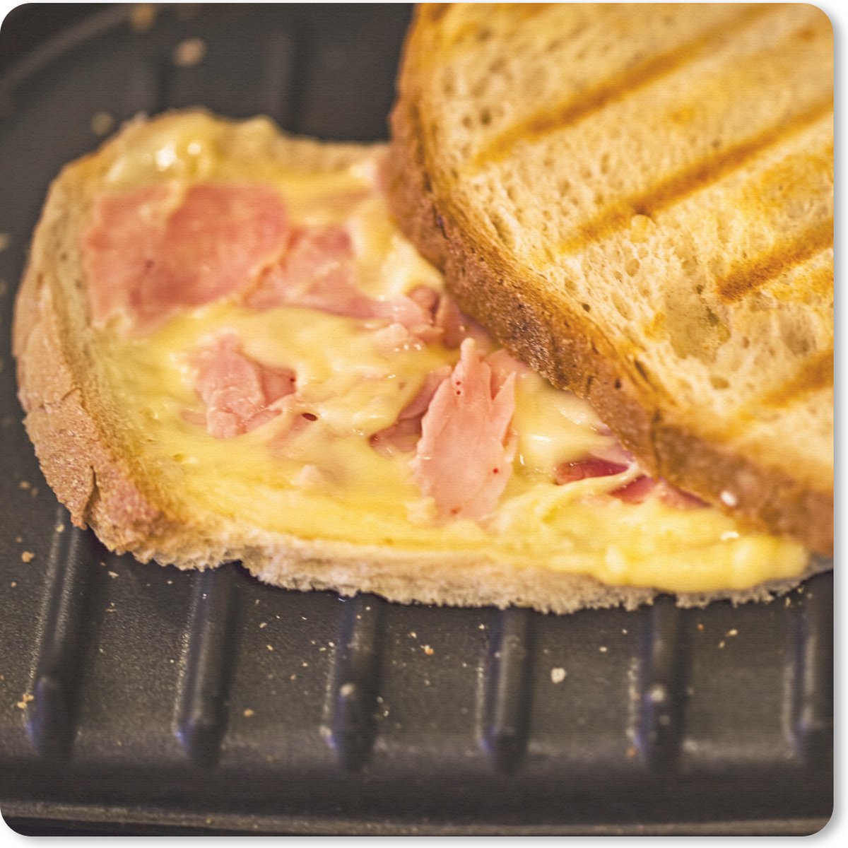 Muismat 20x20 cm - Mousepad Tosti met ham en kaas op tosti-ijzer - Muismatten