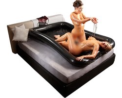 Fetish Collection – Glossy Volwassen Speelbad voor Natte Erotische Spellen Waterdicht en Opblaasbaar met Glijmiddel 1 Liter – Zwart