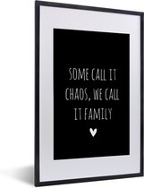 Fotolijst incl. Poster - Engelse quote "Some call it chaos, we call it family" met een hartje op een zwarte achtergrond - 40x60 cm - Posterlijst