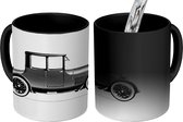 Magische Mok - Foto op Warmte Mok - tekening Victoria Coupe Cadillac - zwart wit - 350 ML