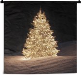 Wandkleed - Wanddoek - Een verlichtte kerstboom tijdens de nacht - 120x120 cm - Wandtapijt