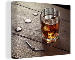 Canvas Schilderij Glas met whisky op een houten tafel - 40x30 cm - Wanddecoratie