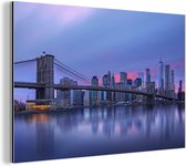 Wanddecoratie Metaal - Aluminium Schilderij Industrieel - New York - Water - Brug - 180x120 cm - Dibond - Foto op aluminium - Industriële muurdecoratie - Voor de woonkamer/slaapkamer