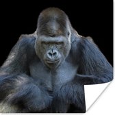 Poster Een Gorilla kijkt indrukwekkend in de camera - 75x75 cm