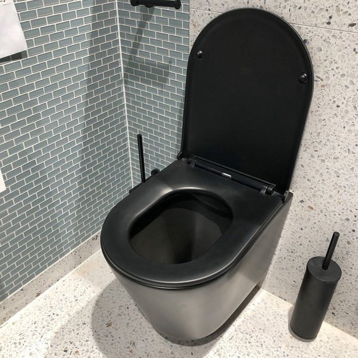 WC suspendu Luca Varess Spirello noir 