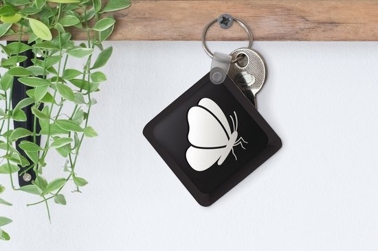 Porte-clés Animaux illustration fond noir - Une illustration d'un papillon sur fond noir Porte-clés plastique - Porte-clés carré avec photo