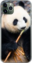 Geschikt voor iPhone 11 Pro Max hoesje - Reuzepanda - Bamboe - Bladeren - Siliconen Telefoonhoesje