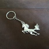 GoedeDoelen.Shop | Sleutelhanger springend paard zilverkleur | Paarden Sleutelhanger | Paarden Tashanger | Sleutelhanger Paard | Sleutelring Paard | Love Horses | Cadeautje