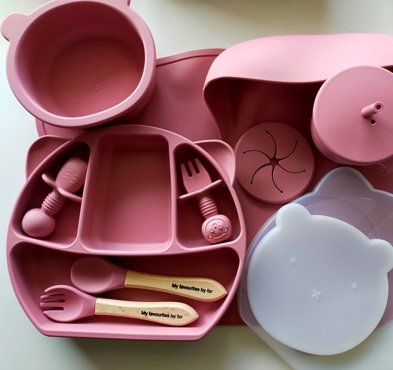 My favourites by far®-8 / 13 delig Siliconen Kinderservies set-Rose Red-Duurzaam-BPA Vrij-5 GRATIS accessoires-Placemat-Bord+Kom met Zuignap en deksel-Drinkbeker met rietje en Snack deksel -Baby Bestek-Slabbetjes-Kraamcadeau-cadeauverpakking van MY — afbeelding 3