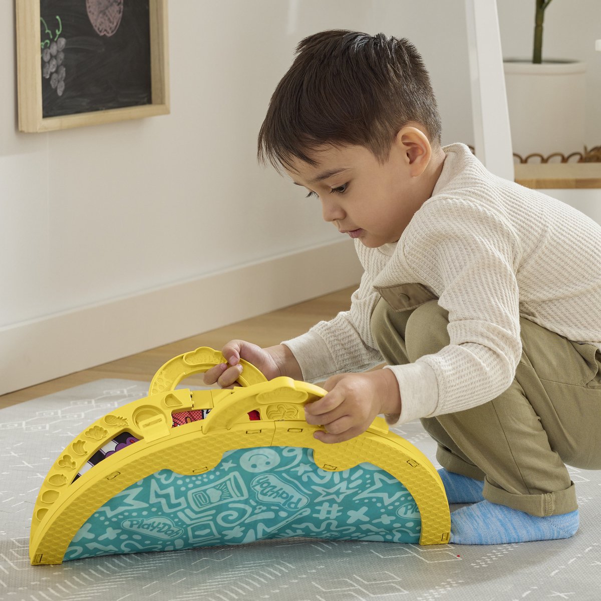 Play-Doh Opvouw en Meeneem Speelmat - Boetseerklei - 4 Play-Doh potjes - Eenvoudig op te bergen - Knutselen voor kinderen — afbeelding 8