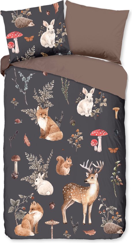 Donkergrijs dekbedovertrek met print van bosdieren zoals een hert, vossen, konijnen, eekhoorn, egel, paddenstoelen en bladeren.