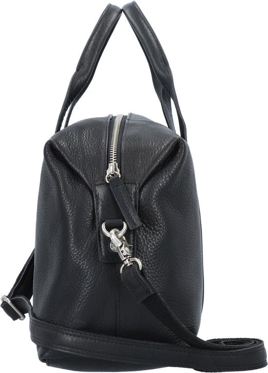Zijkant van een zwarte leren Burkely bowler tas met zilverkleurige ritssluiting en gesp.