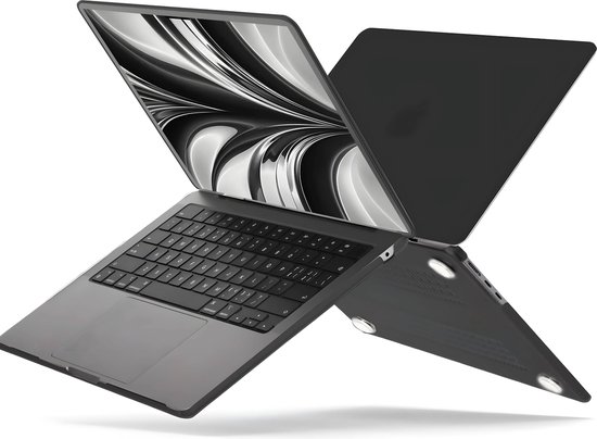 Donkergrijze MacBook Air met opengeklapt scherm, deels omhuld door een matzwarte hoes.