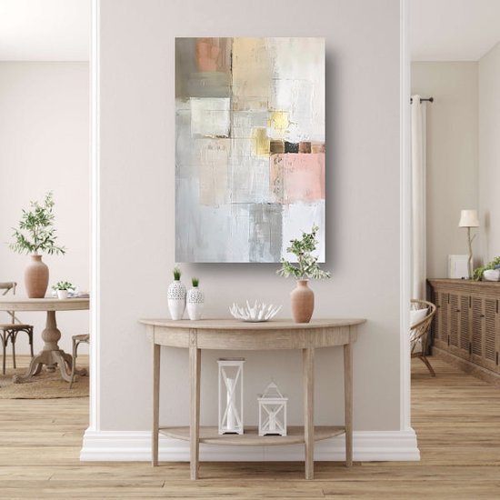 Peinture abstraite avec des formes pastel, des accents dorés et des nuances de gris, accrochée dans un couloir lumineux.