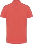 Achterkant van een rood poloshirt met korte mouwen. Een geel label met '##AMINOMAD' is zichtbaar aan de linker onderkant.