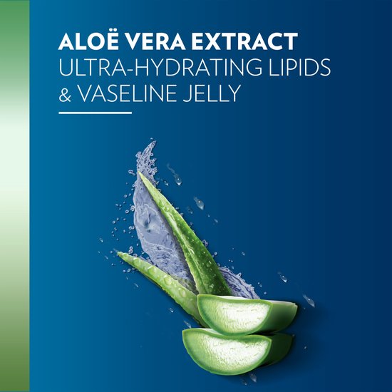 Aloë vera bladeren en stukken met opspattend water. Tekst: ALOË VERA EXTRACT ULTRA-HYDRATING LIPIDS & VASELINE JELLY.