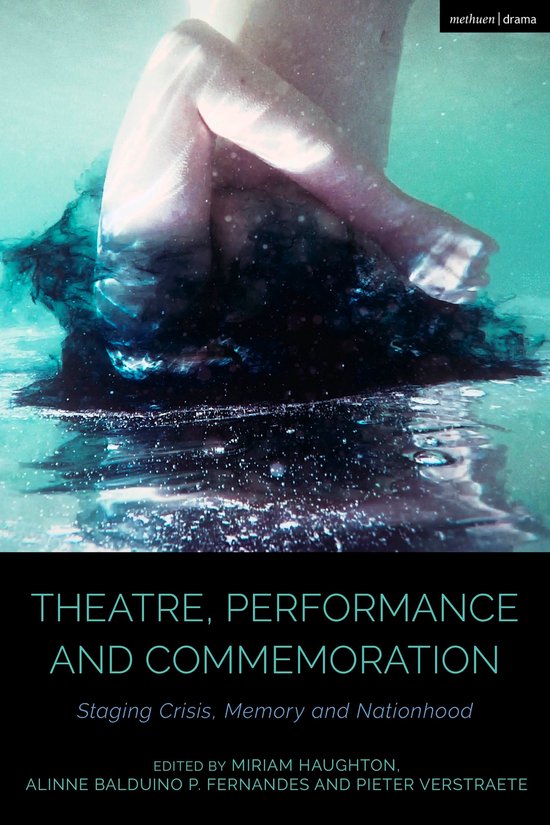 Couverture du livre 'Theatre, Performance and Commemoration' illustrée par une personne flottant dans une eau turquoise.