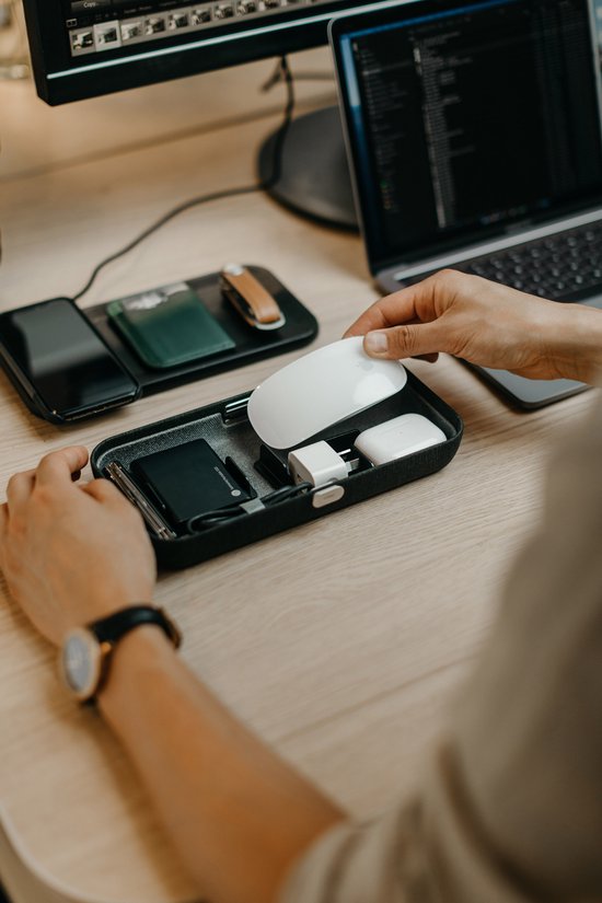Orbitkey | Organisateur de bureau portable avec chargeur sans fil | Nest | GRIS