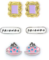 Set oorbellen: gouden fotolijstjes, FRIENDS logo en roze koffiekopjes met blauwe stippen.